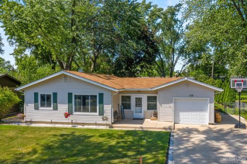 179 Thunderbird Trl, Carol Stream, IL 60188-1997