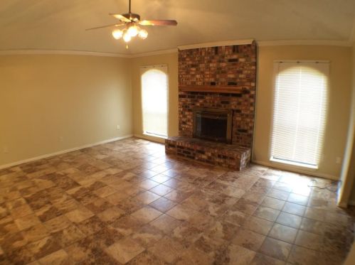 8212 Lara Ln, Fort Worth TX  76148-1112 exterior