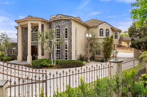 6912 Avenida De Santiago, Anaheim, CA 92807-5104