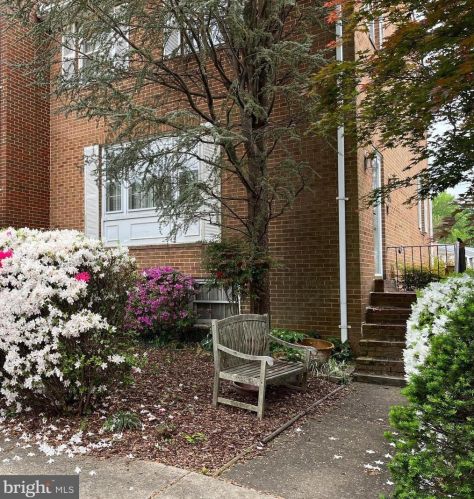 3235 Viscount Ct, Annandale, VA 22003-1145