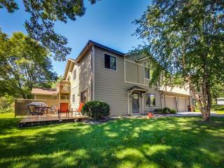 4504 Quantico Ln, Minneapolis, MN 55446-2126