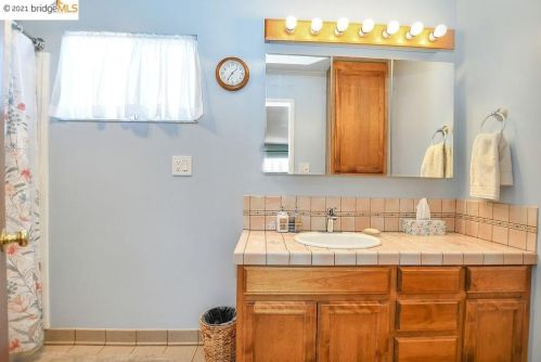 3562 Skylark Dr, Concord CA  94520-1515 exterior