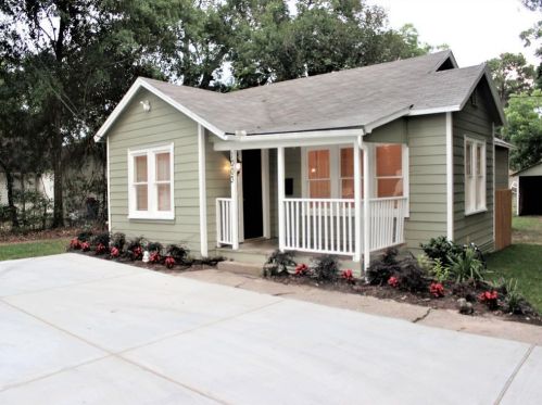 1003 Lewis St, Conroe TX  77301-2219 exterior