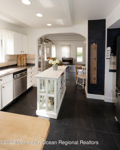 37 Hubbard Ave, Tinton Falls NJ 07701-5532 exterior