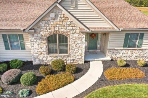 1357 Sterling Dr, York, PA 17404-9055