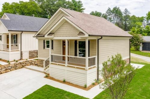 116 Strippling St, Ball Ground, GA 30107-4013