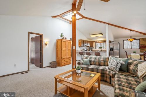 208 Pathfinder Ln, Hedgesville WV  25427-6160 exterior