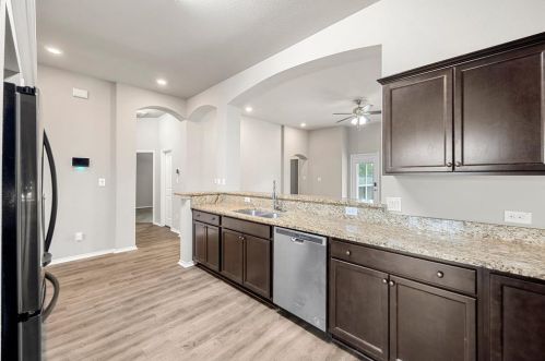 1945 Briar Grove Dr, Conroe TX  77301-2053 exterior