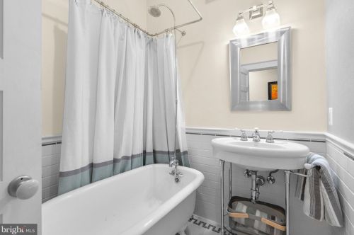 8409 Grove St, Silver Spring MD 20910-4761 exterior