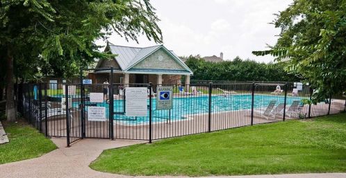 2504 Hunters Run Dr, Plano TX  75025-4768 exterior