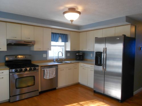 12 Peterborough Pl, Nashua, NH 03064-1360