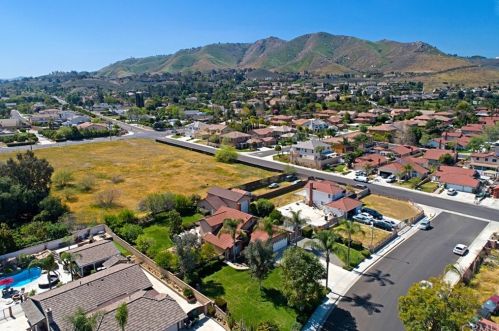 11109 Middleborough Rd, Riverside CA  92503-5814 exterior