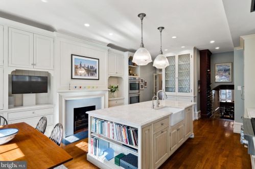1812 Delancey Pl, Philadelphia PA  19103-6612 exterior