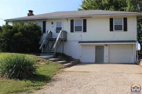 9485 Sharon Ln, Ozawkie, KS 66070-5021