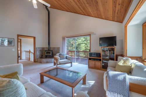 13687 Hansel Ave, Truckee, CA 96161-6243