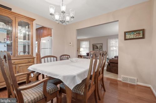 1046 Devonshire Rd, Lancaster PA  17601-1609 exterior