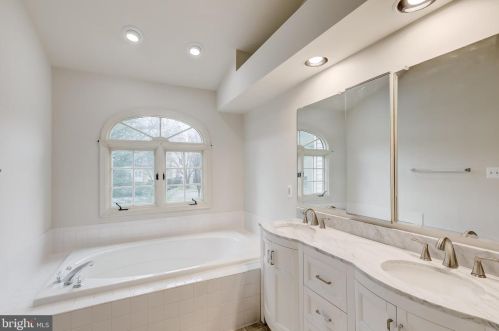 8731 Stone Hl Pl, Springfield VA  22153-1718 exterior