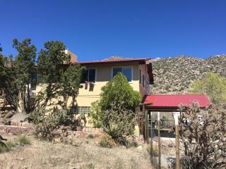 12 Paseo Circulo, Albuquerque, NM 87123-9600