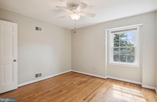 1221 Pinecrest Cir, Silver Spring MD 20910-1626 exterior