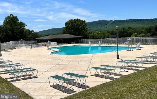 106 Tecumseh Trl, Hedgesville WV  25427-3859 exterior