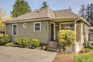 1826 Serpentine Pl, Seattle, WA 98155-5229