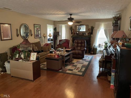 20 Loudoun Dr, Porterdale, GA 30014-5927