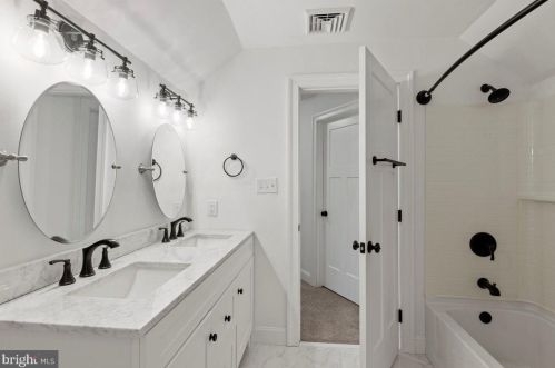 17 Redman Ave, Tavistock NJ  08033-2316 exterior