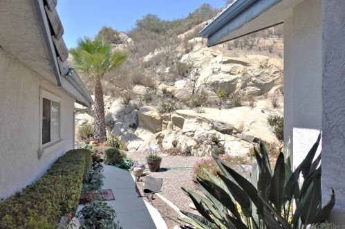 12115 Fry Ln, Valley Center, CA 92082-5704