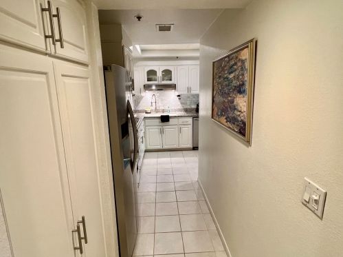 926 Village Sq, Palm Springs, CA 92262-7829