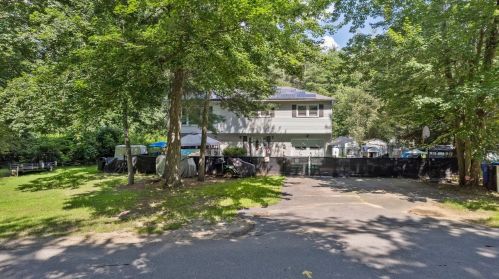3 Yellowstone Dr, Londonderry, NH 03053-7446