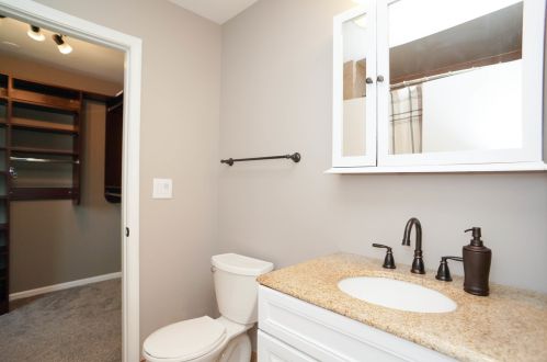 454 Esselen Ct, Carol Stream IL  60188-9216 exterior