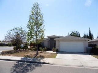2676 Sierra Madre Ave, Clovis, CA 93611-5037