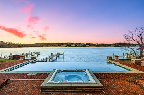28 Holly Ln, Red Bank, NJ 07704