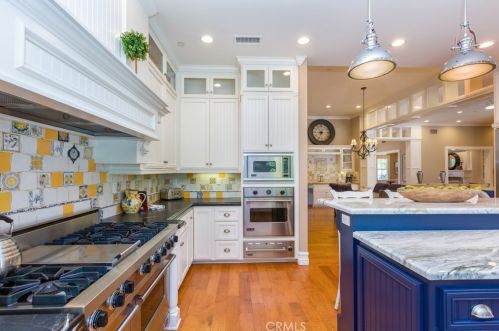 1015 Tiger Tail Dr, Riverside CA  92506-5423 exterior