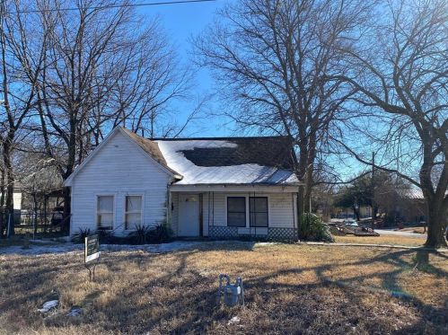 410 6th St, Bonham, TX 75418-3814