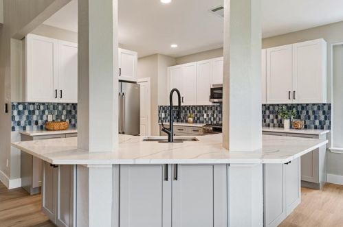 10209 Broomflower Dr, Austin TX  78739-1448 exterior