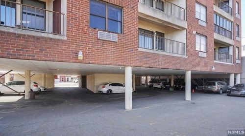 584 Anderson Ave, Cliffside Park NJ  07010-1727 exterior