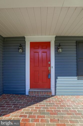 1551 Dunmore Dr, Lancaster PA  17602-1247 exterior