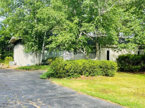 2611 Green Apple Ln, Rockford, IL 61107-1205