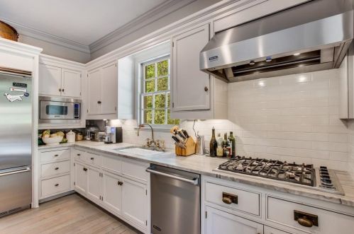 3229 Arden Rd, Atlanta GA  30305-1936 exterior