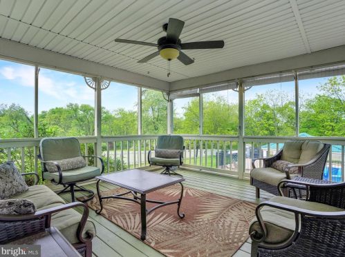 6 Meade Dr, Carlisle PA  17013-8124 exterior