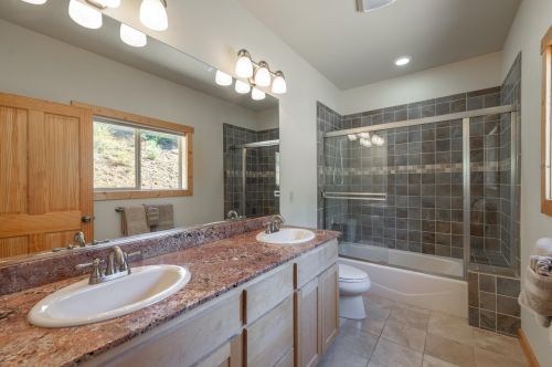 11550 Rhineland Ave, Truckee CA  96161-7070 exterior