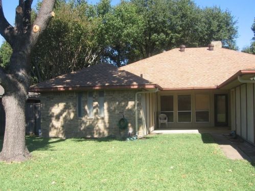 318 Faircrest Dr, Garland TX  75040-3526 exterior