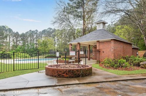 4072 Beaver Oaks Dr, Duluth GA  30096-5673 exterior