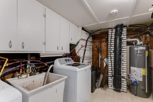 2705 Kirkwood Ln, Minneapolis MN  55441-2925 exterior