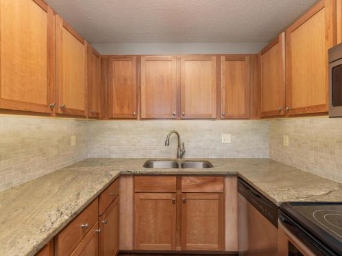 3841 Heather Dr, Saint Paul, MN 55122-1624