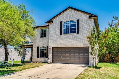 132 Trinity Dr, Uhland TX 78640-4330 exterior