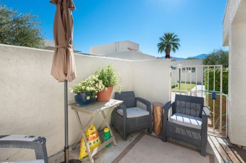1594 Fairway Cir, Palm Springs, CA 92264-0038