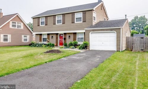 70 Boxwood Ln, Willingboro, NJ 08046-1619