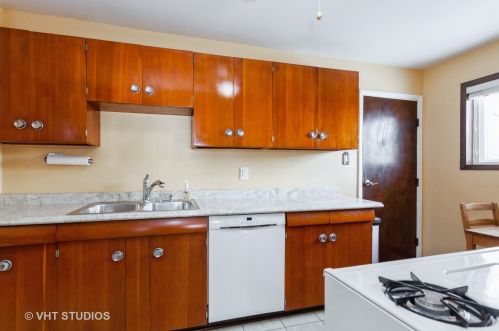 116 Edgehill Dr, Lemont IL  60440-2805 exterior